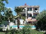 Holiday house No.132, 6 apartments for 2-8 persons